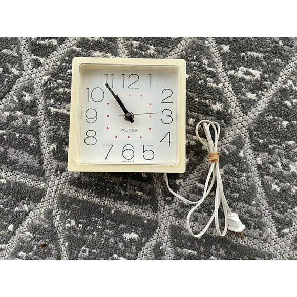 Vintage Clock - Picture 1 of 7